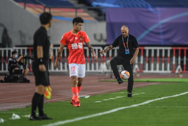 杨瀚森6月8日归队！中国男篮12人框架敲定，锋线王牌竟是他？